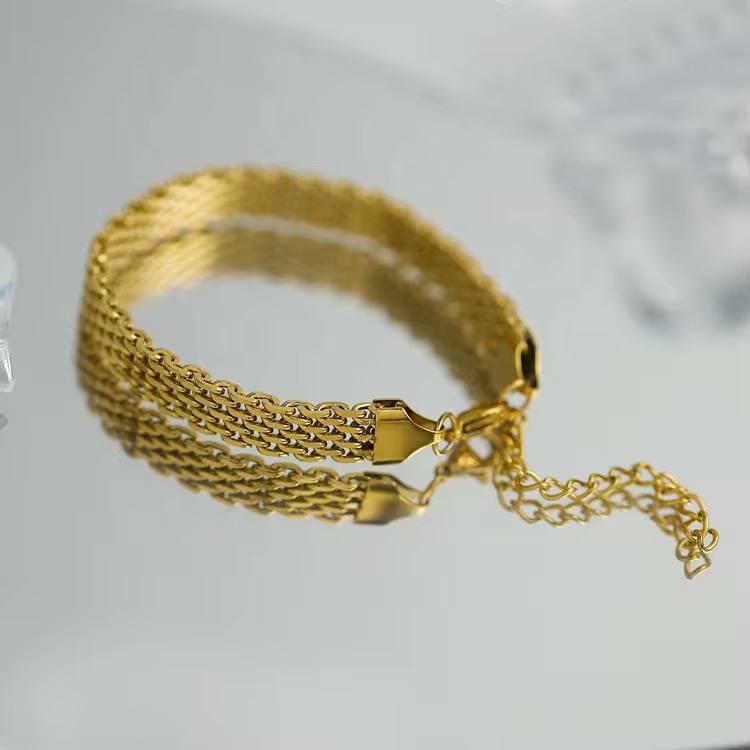 Delia Bracelet | Gold