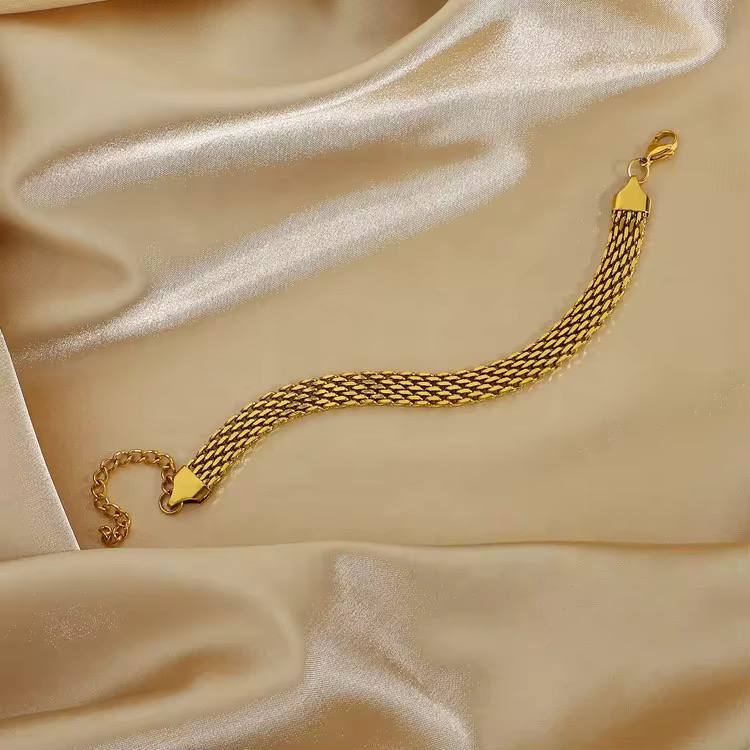Delia Bracelet | Gold