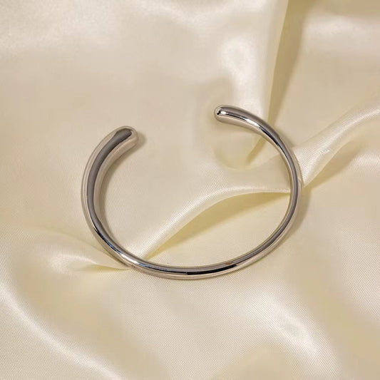 Akira Bangle | Silver