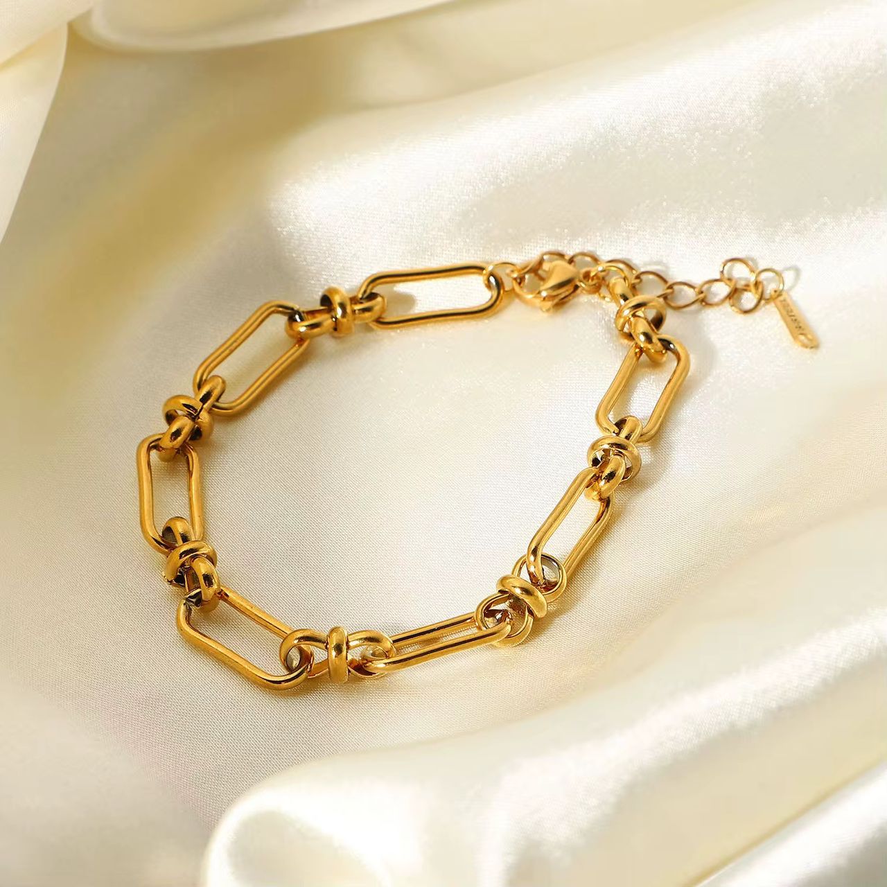 Ezra Bracelet | Gold