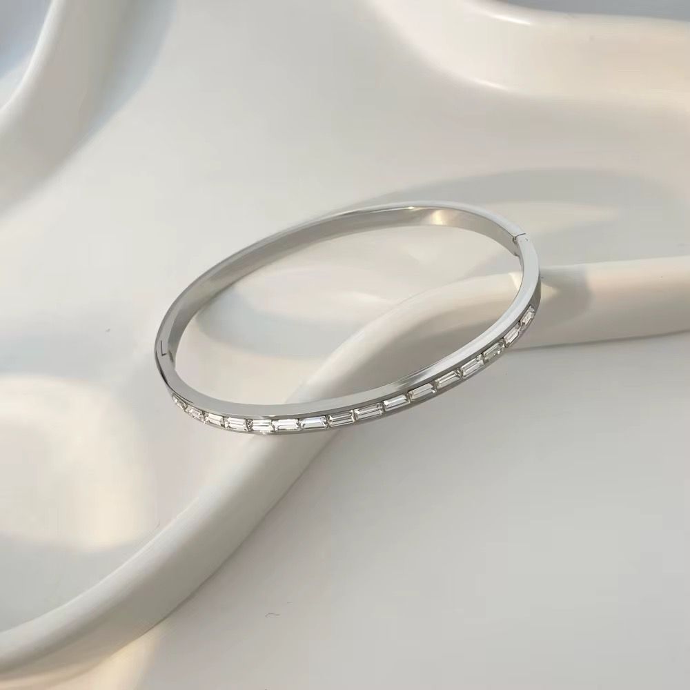 Lyra Bangle | Silver