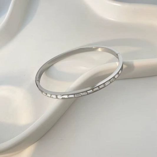 Lyra Bangle | Silver